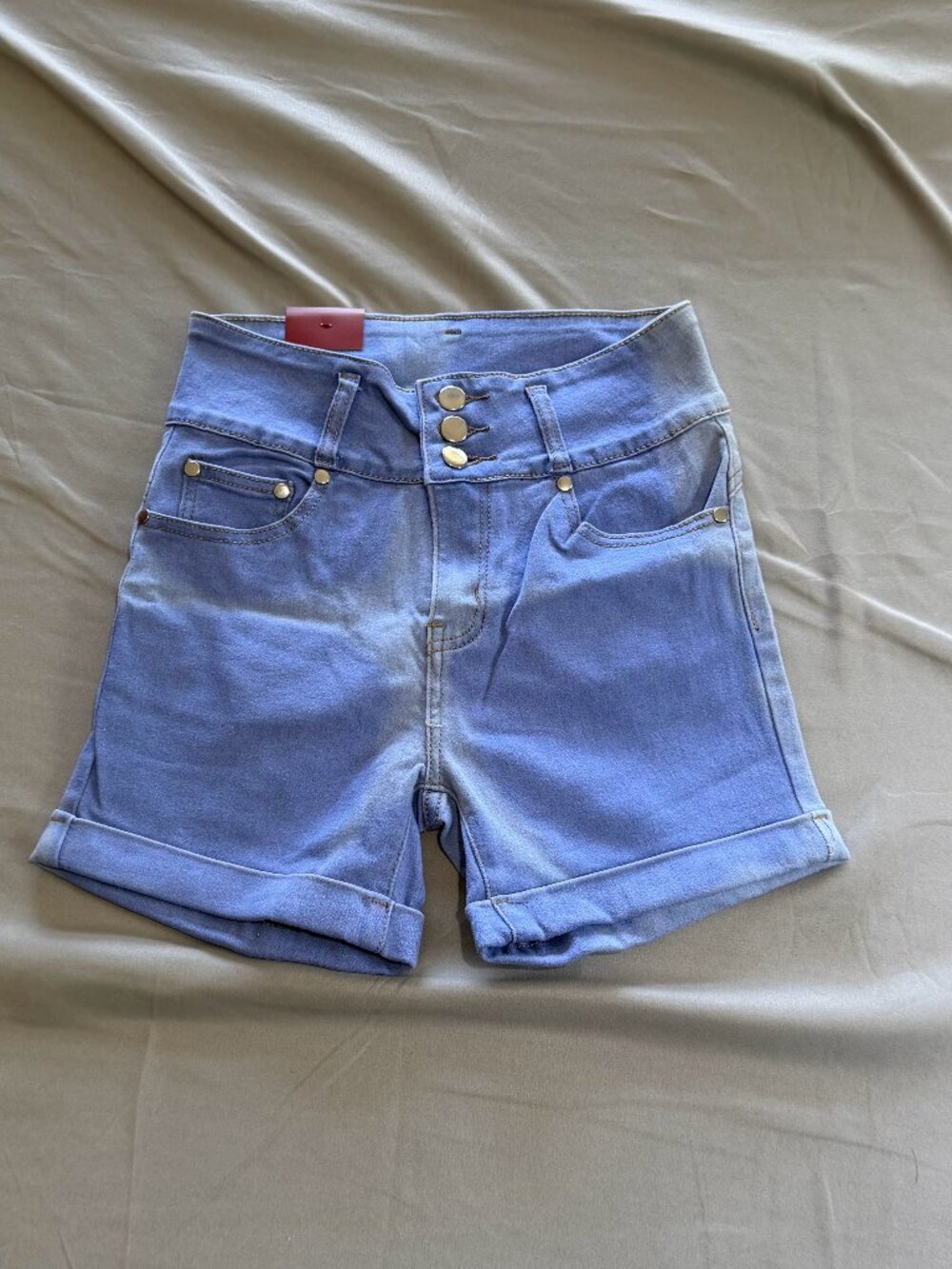 T&Y Fashion Junior's Triple Button Jean Shorts New With Tags Blue Size 5/6 flaw